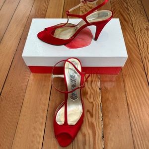 MAGRIT red heels! So cute and preppy! Size: 38.5 or 7.5